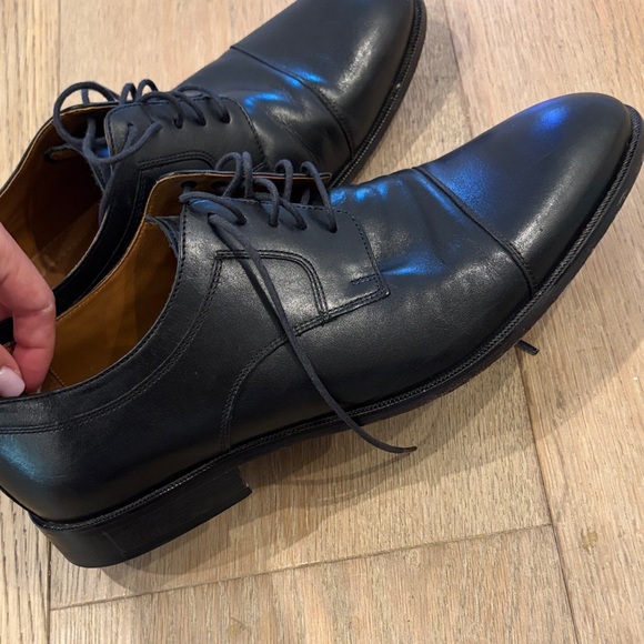 Men’s Johnston & Murphy Classic Black Oxfords - Picture 6 of 8